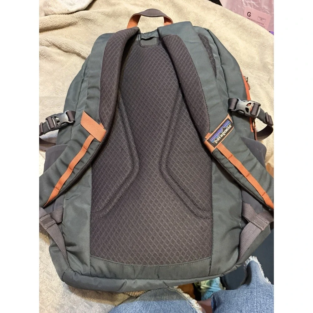 Patagonia Refugio Daypack 28L Backpack Gray Orange Outdoor Hiking Travel Bag